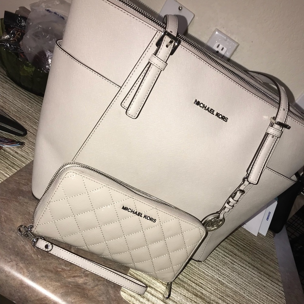 Michael Kors purse and wallet - Picture 1 of 4